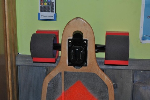 soporte longboard 75mm supporter base planche roulette organisation Accueil maison Bureau bureau 3d print model - Mito3D