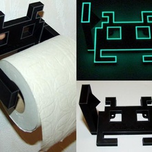 space invader rollo de papel higiénico titular casa 3d print model - Mito3D