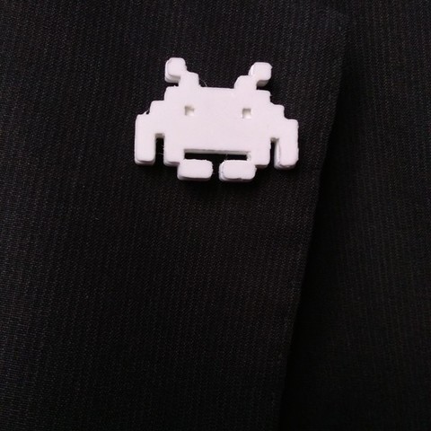 space invaders lapel pin fashion clip giacca spilla da accessories 3D print model - Mito3D
