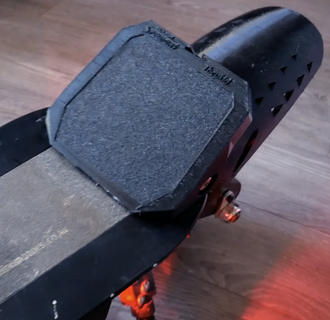 speedway mini 4 pro pedana riposo monopattino elettrico scooter piede tenere moderazione poggiapiedi cuneo 3d print model - Mito3D