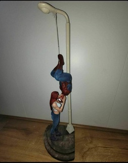 spiderman mary jane watson kissing diorama 1 6 comic marvel 3d print model - Mito3D