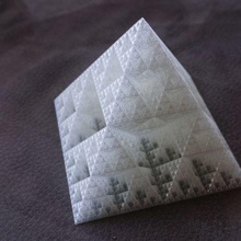 Spiral Vase sierpinski Pyramide openscad Kunst 3d fraktal Mathematik rekursiv 3d print model - Mito3D