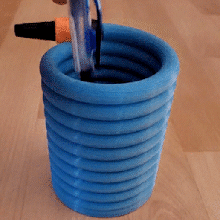 spirale l'eau tuyau stylo titulaire soutien 3d print model - Mito3D
