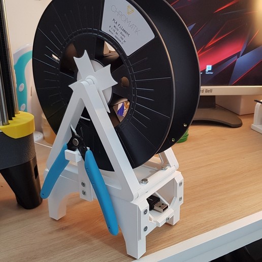 support à bobine outil de le titulaire stand filament lecteur flash coupe-fil stockage barre défilement pla la l'enrouleuse soutien magis neva dagoma 3D print model - Mito3D