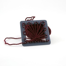 carré métier à tisser outil de l'artisanat fil décoratif 3d print model - Mito3D