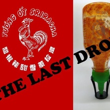 Sriracha laissez tomber titulaire soutien sauce piquante cuisine manger 3d print model - Mito3D