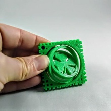 st pattys day 4 leaf clover gimbal gadget keychain print place green patricks spinning makerneer 3d print model - Mito3D