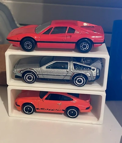 stapelbar heiße reifen anzeige spiel fall mantel spielzeuge autos behälter druckguss 3d print model - Mito3D