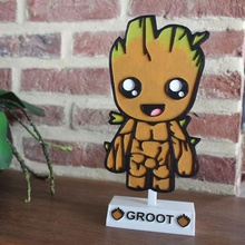 stand baby groot decoration plate home d&co marvel caretaker galaxy character brown tree 3d print model - Mito3D