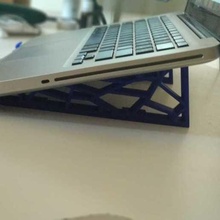 In piedi macbook precedente 2012 gadget 3d print model - Mito3D
