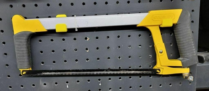 Stanley 12 polegada serra pegboard monte Ferramentas lâmina estaca borda Serra ferramenta suporte 3d print model - Mito3D