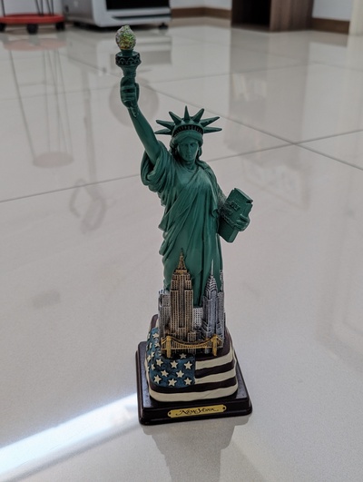 statue of liberty keychain sculpture ornament souvenir minitures toy scans america gift doll 3d print model - Mito3D