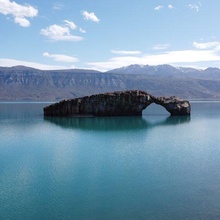 pedra arco lago patagônia Argentina pousadas 3d print model - Mito3D