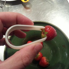 strawberry stem remover home 3d print model - Mito3D