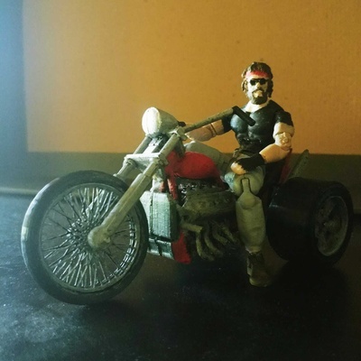 strada fuorilegge v8 brontolio trike posabile motociclista azione figura bicicletta gijoe giocattolo modello kit articolato carattere 3d print model - Mito3D
