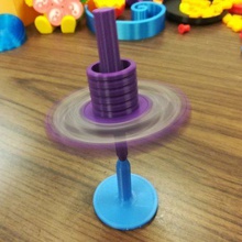 cadeia-alimentado giratório giroscópio usando 608 rolamentos a arte da matemática brinquedo física 3d print model - Mito3D