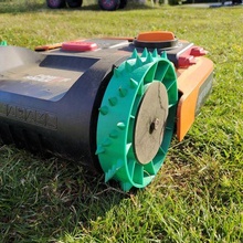 clouté pointe roue landroid worx m500 700 robot tondeuse gadget pointes roues robotique gazon herbe pelouse traction 3d print model - Mito3D