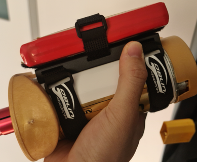 Sullivan dinatron iniciante bateria suporte remixado Restrições nitro rc brinquedo 3d print model - Mito3D