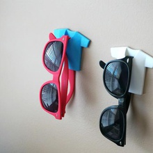 sunglasses holder home t-shirt wall mount 3d print model - Mito3D