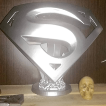 Süpermen logo suberman büst temel 3d print model - Mito3D