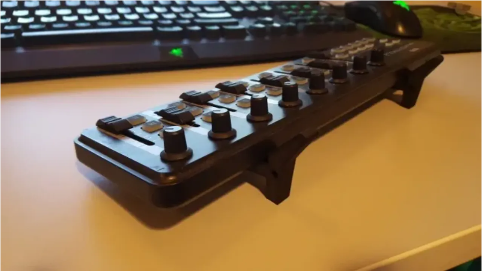 suporte costante korg nanokontrol 2 utensili 3D print model - Mito3D