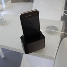 support de chargement pour iphone gadget 3d print model - Mito3D