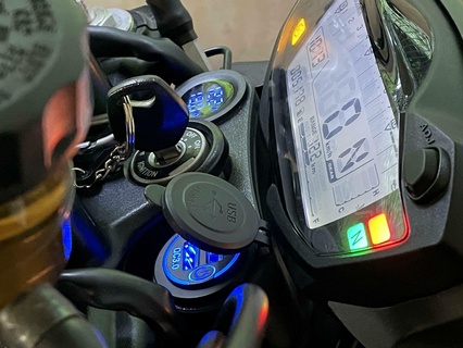 suzuki sv650 3rd generazione 2016 USB presa voltmetro accessorio staffa motociclo 3d print model - Mito3D