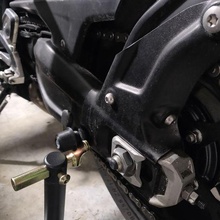 salıncak kolu makaralar evrensel araç moto biriktirmek kaydırıcı ayakta durmak bobin motosiklet trident 660 padok Roadster 3d print model - Mito3D