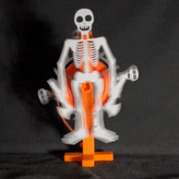 balançant hache guerrier squelette Halloween jouet effrayant wind up vent mécanique échappement 3d print model - Mito3D