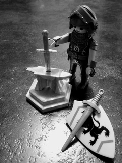 espada bigorna playmo cavaleiros playmobil bigorna ferreiro espada 3d print model - Mito3D
