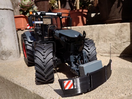 tactor bumper bruder fendt 1050 Game brother tractor 3d print model - Mito3D