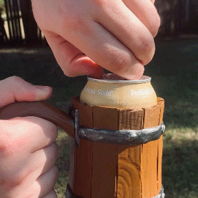 taverne pouvez holder no soutiens chope koozie bière médiéval dnd bois rustique manipuler renaissance fantaisie impression in endroit lesempreintesgoblin 3D print model - Mito3D