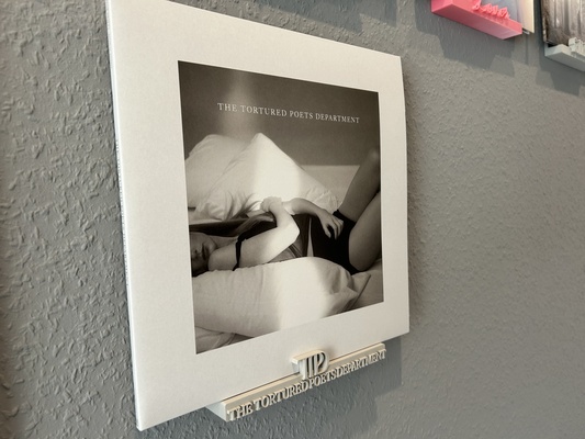 taylor veloce eccetera vinyl wandhalter record wallmount arte torturato poeti dipartimento vinile parete montare 3d print model - Mito3D