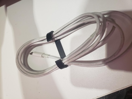 teléfono cables almacenamiento útil viaje 3d print model - Mito3D