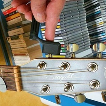 tendeur cordes guitare - guitar string winder thongs strings tensioner 3d print model - Mito3D
