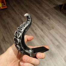 Tentakel Tür 3d drucken Modell Türstopper Haus Design cthulhu Tintenfisch Accessorize Gadget Dekor halt Homedesign Dekoration gotisch dunkel Häuser darkdesign Lovecraft Zubehör Haushalt 3d print model - Mito3D