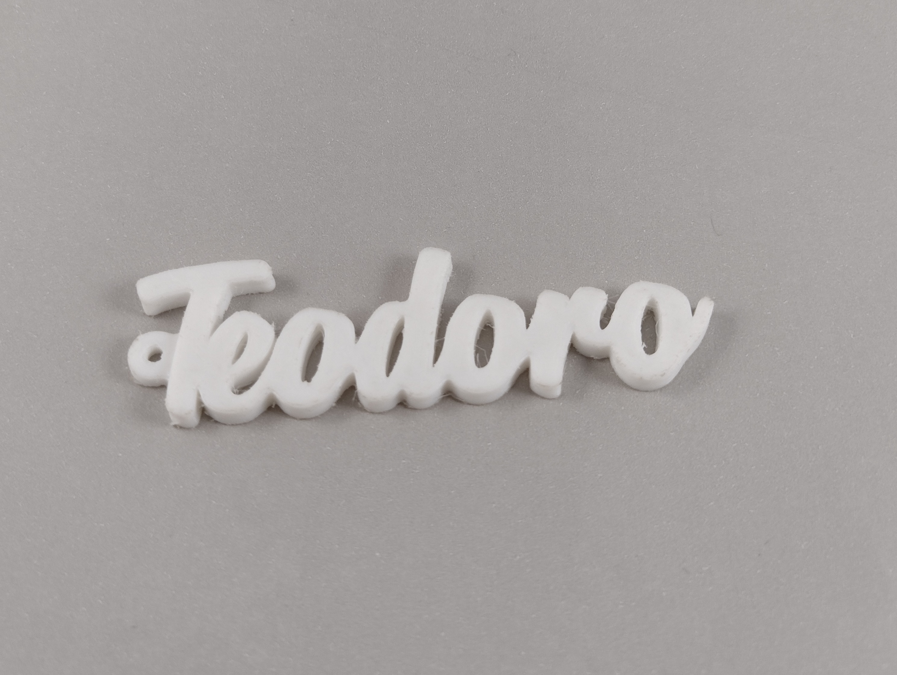 theodore llavero nombre colgante pendiente artilugio joya deco niño 3D print model - Mito3D