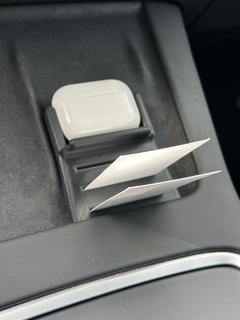 Tesla airpods pró carregador indutivo cobrando almofada cartão suporte veículo 3d print model - Mito3D