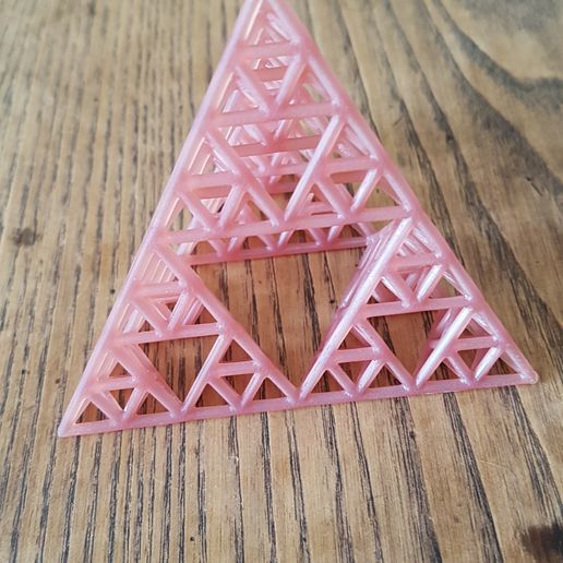 tétrasens 1 tétraèdre polyèdre pyramide géométrie tétra Triangle visage résine math art poly sens 3D print model - Mito3D