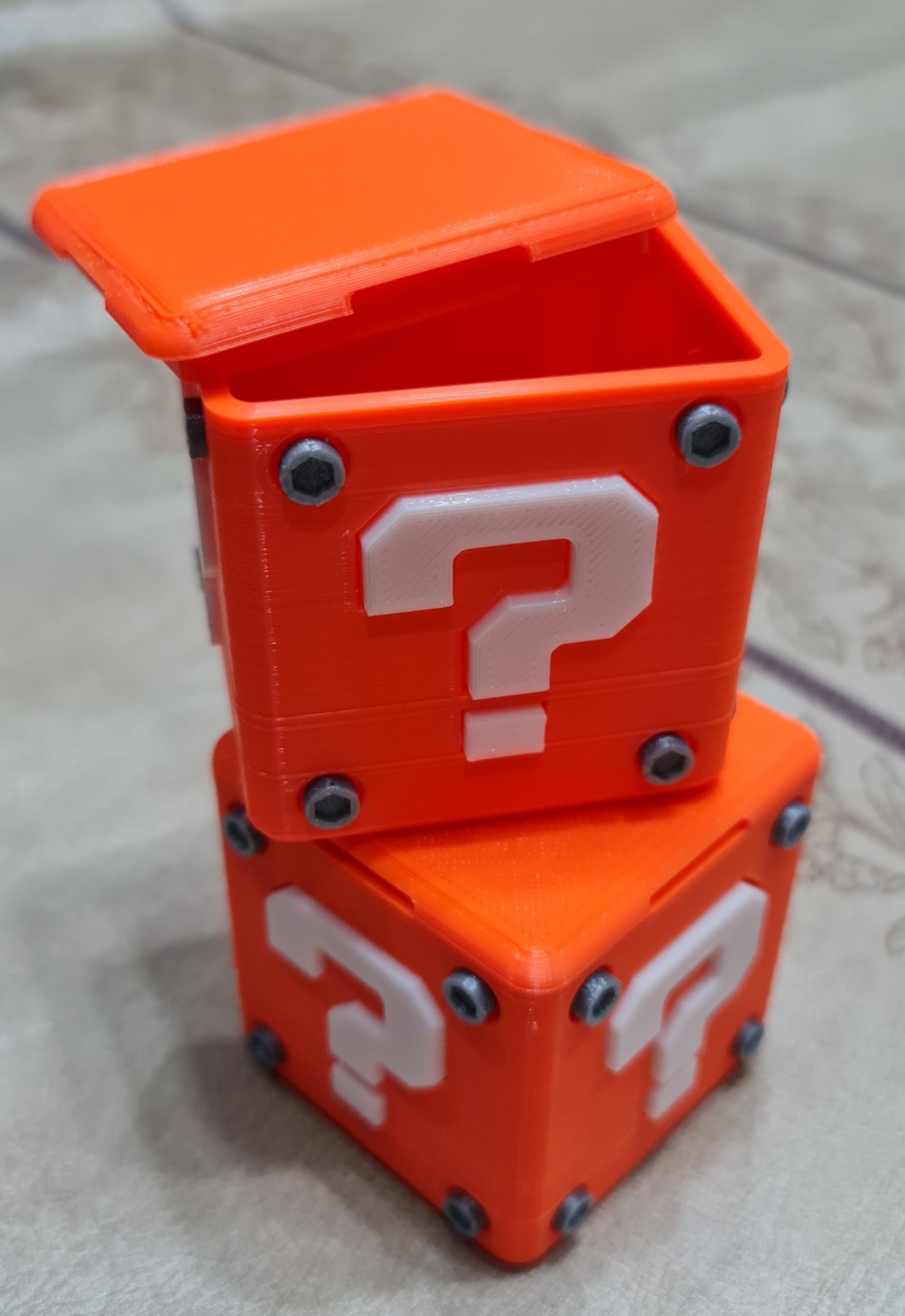 tiny lucky block mario hands question mark senchabox 3D print model - Mito3D