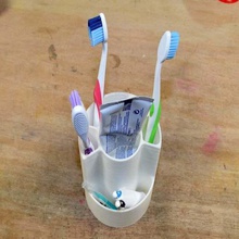 brosse à dents organisateur la maison salle de bains 3d print model - Mito3D