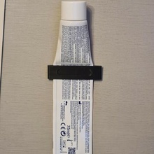 dentifricio spingere bagno utile pratica pollice spazzola dente economia 3d print model - Mito3D