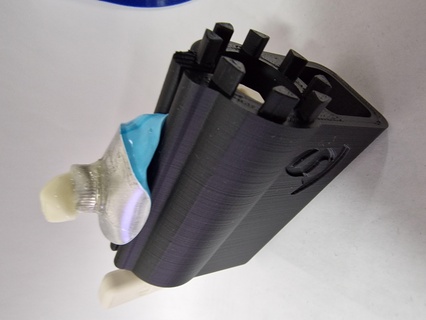 Zahnpasta Presse Tube Stand Röhren 3d print model - Mito3D