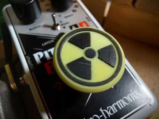topper pedal gitar buton tip ehx nükleer yalınayak logo 3d print model - Mito3D