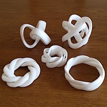 torico nodi braccialetto matematico supporto 3d print model - Mito3D