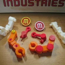 Spielzeug Roboter Toolkit openscad parametrisch Schnappverschluss vorgestellt Makerbot 3d print model - Mito3D