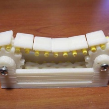 tracce di catena e pignoni gioco caterpillar flessibile modulare serbatoio del battistrada giocattoli meccanici 3d print model - Mito3D