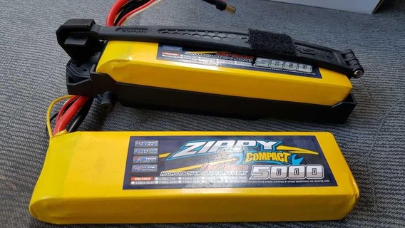 traxxa trx4 battery keeper Game holder traxxas trx-4 r/c_vehicles 3d print model - Mito3D