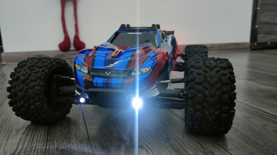 traxxas hışırdayan 4x4 farlar rc araba ışık far Led 3D print model - Mito3D