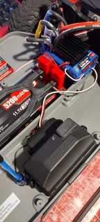 traxxas Schrägstrich 2wd 3s 4s Batterie montieren rc Autos Halter Unterstützung 3d print model - Mito3D